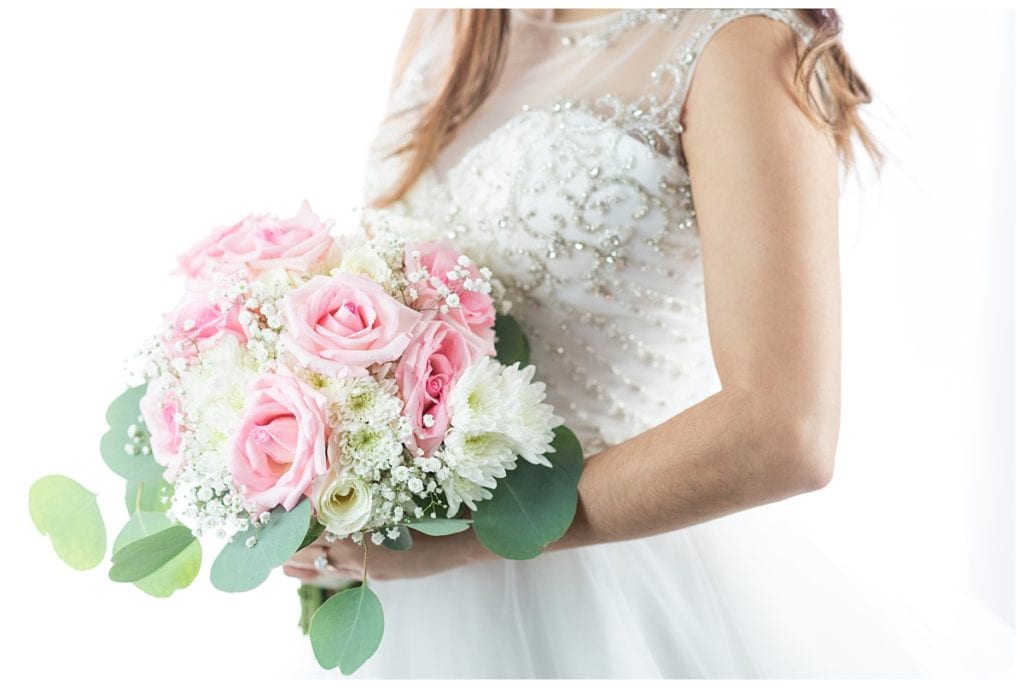 Wedding Day First Look.  Wedding photographer Leidy with pink and white roses.